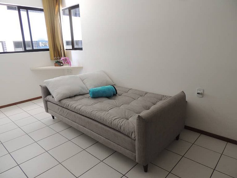 Amplo e confortável quarto e sala na PAJUÇARA